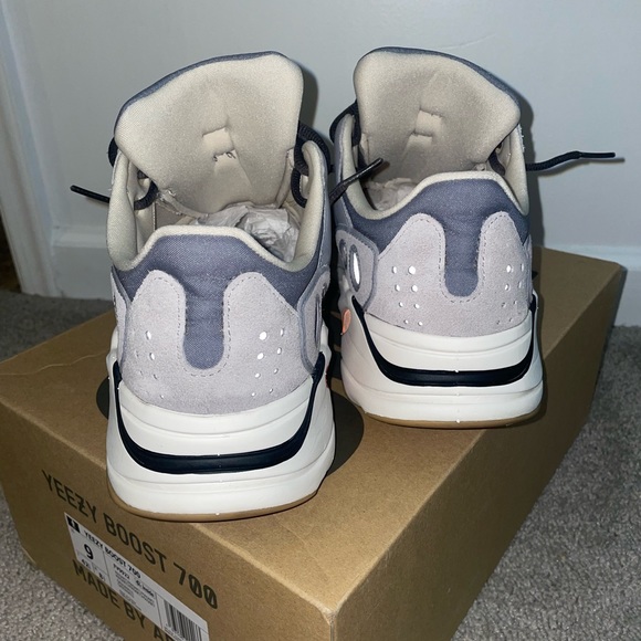 YEEZY Boost 700 Magnet - Picture 6 of 8